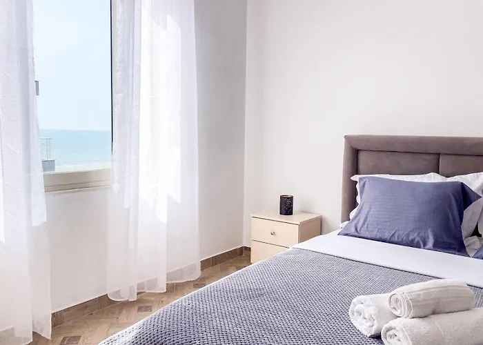 Giulia's Seaside *