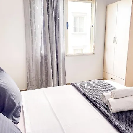 Giulia's Seaside Apartman *