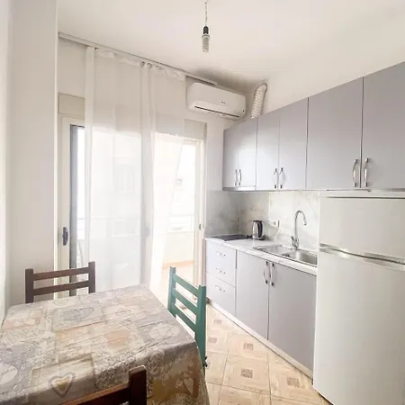 Giulia's Seaside Apartman *